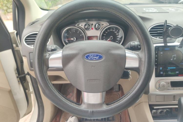 Used Ford Focus 2013 Sedan Classic 1.8L Automatic Fashion Edition Steering Wheel