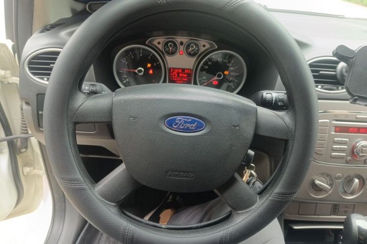 Used Ford Focus 2013 Hatchback Classic 1.8L Automatic Base Model Steering Wheel