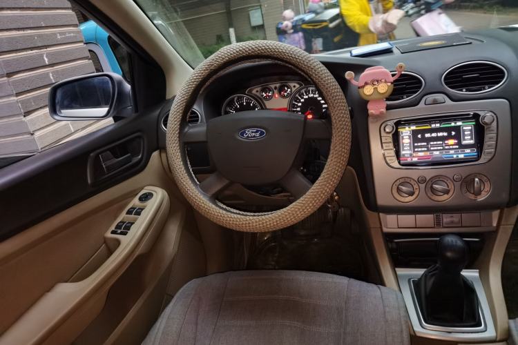 Used Ford Focus 2013 Sedan Classic 1.8L Manual Base Model Steering Wheel