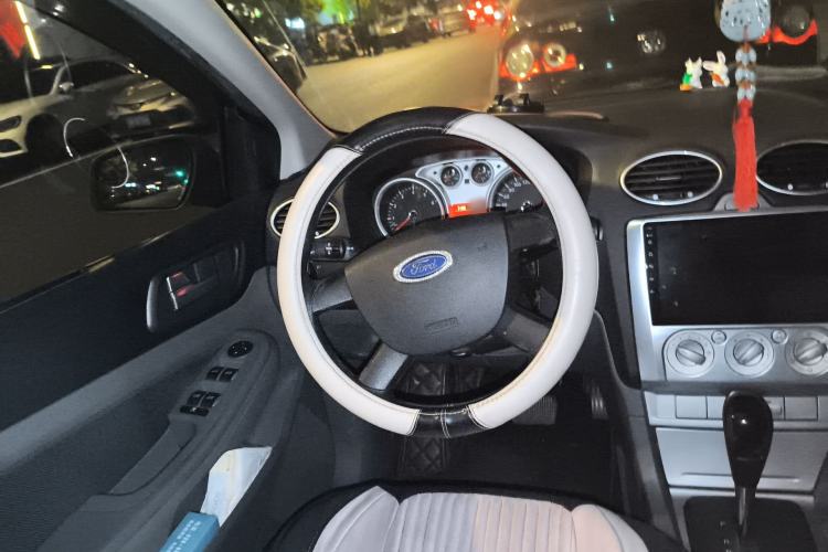 Used Ford Focus 2013 Hatchback Classic 1.8L Automatic Base Model Steering Wheel
