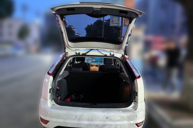 Used Ford Focus 2013 Hatchback Classic 1.8L Manual Base Model Trunk