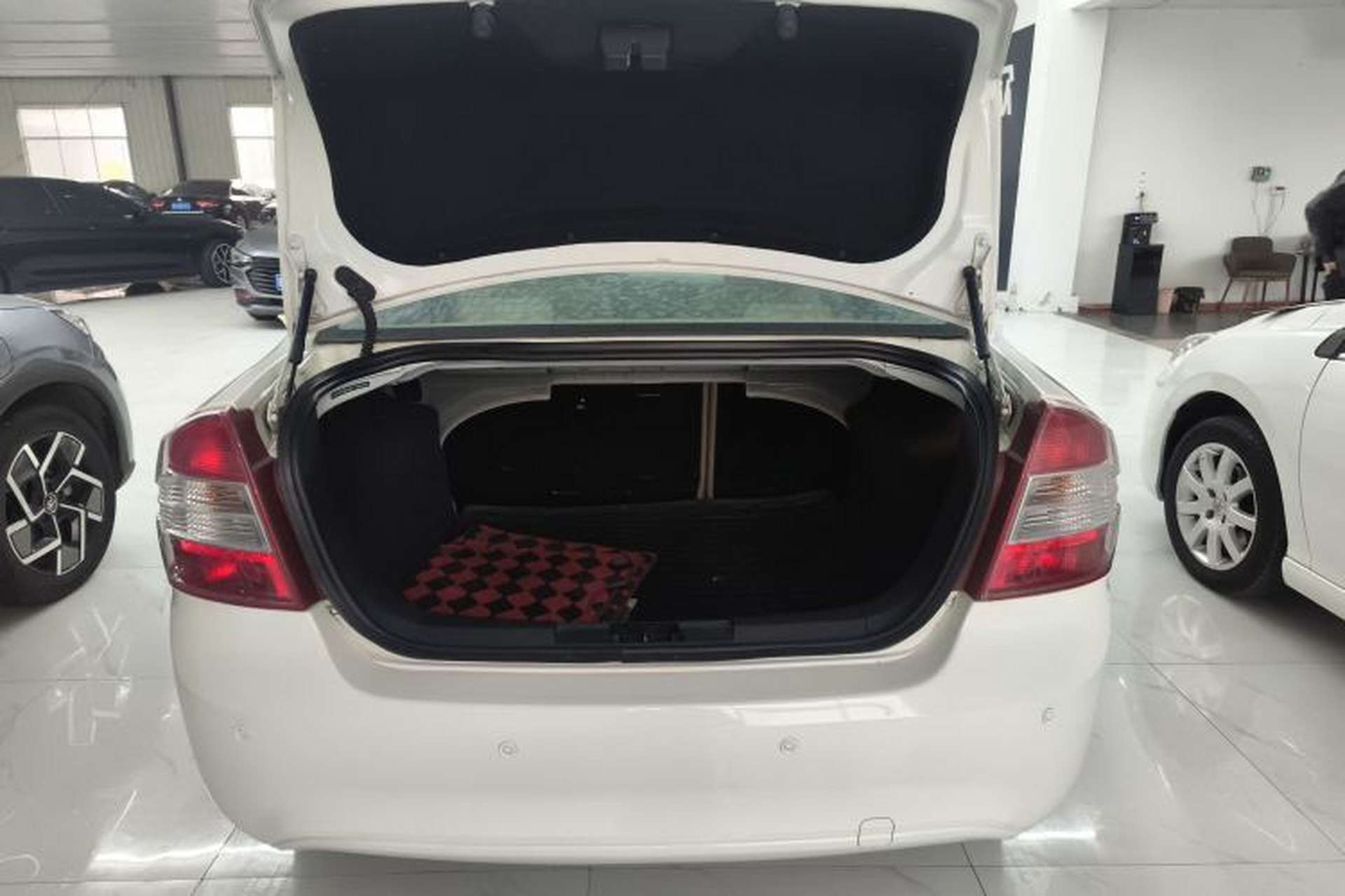 Used Ford Focus 2013 Sedan Classic 1.8L Manual Base Model Trunk