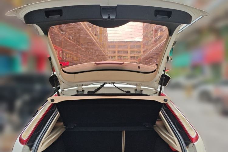 Used Ford Focus 2013 Hatchback Classic 1.8L Automatic Fashion Edition Trunk