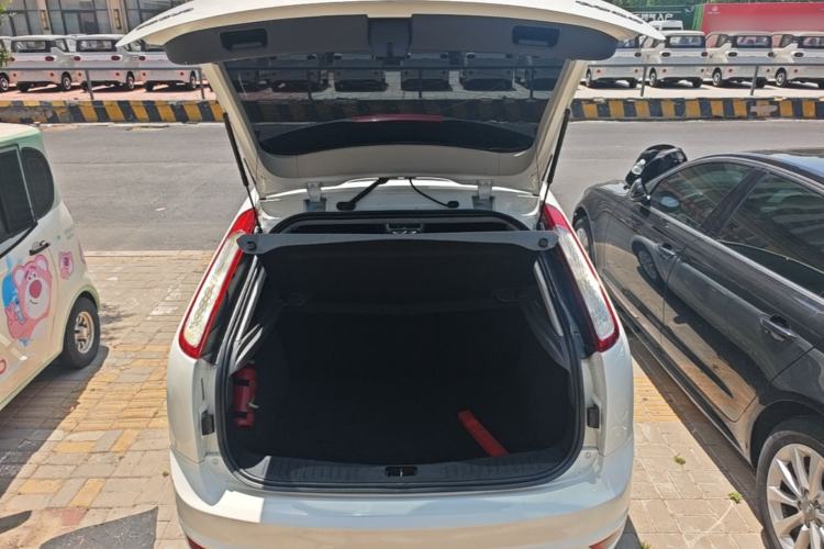 Used Ford Focus 2013 Hatchback Classic 1.8L Automatic Base Model Trunk