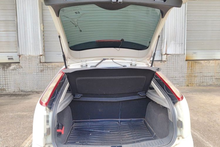 Used Ford Focus 2013 Hatchback Classic 1.8L Manual Base Model Trunk