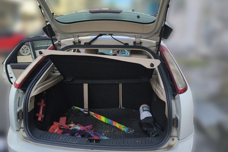 Used Ford Focus 2013 Hatchback Classic 1.8L Automatic Fashion Edition Trunk