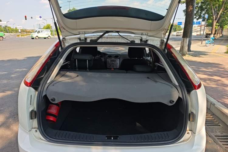 Used Ford Focus 2013 Hatchback Classic 1.8L Manual Base Model Trunk