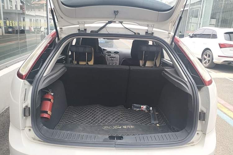 Used Ford Focus 2013 Hatchback Classic 1.8L Manual Base Model Trunk