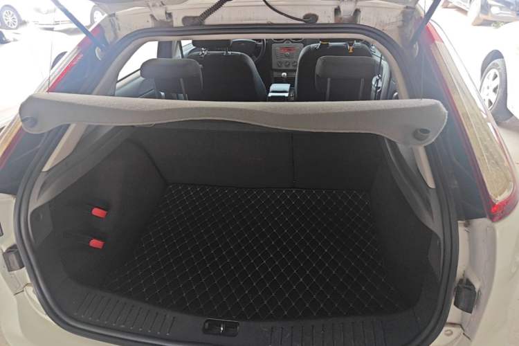 Used Ford Focus 2013 Hatchback Classic 1.8L Manual Base Model Trunk