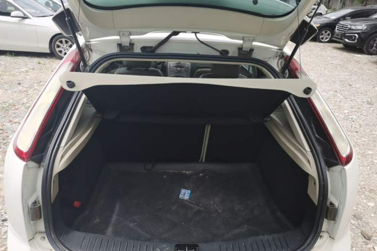 Used Ford Focus 2013 Hatchback Classic 1.8L Automatic Fashion Edition Trunk