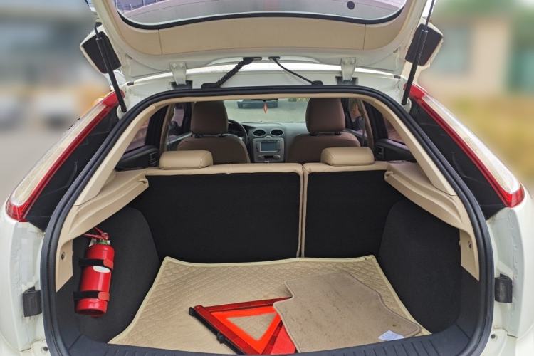 Used Ford Focus 2013 Hatchback Classic 1.8L Automatic Fashion Edition Trunk