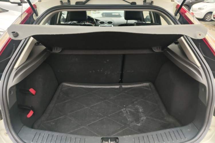 Used Ford Focus 2013 Hatchback Classic 1.8L Automatic Base Model Trunk
