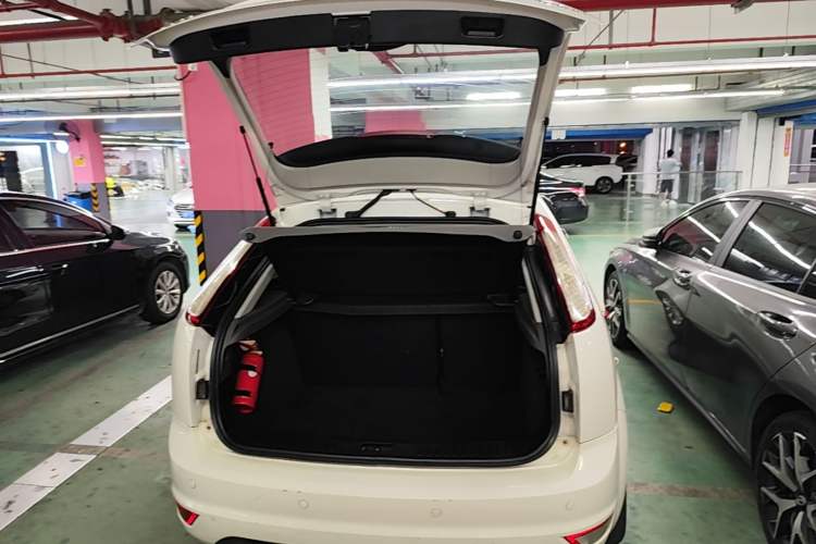 Used Ford Focus 2013 Hatchback Classic 1.8L Automatic Base Model Trunk