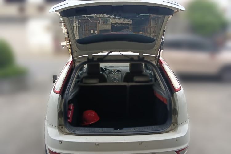 Used Ford Focus 2013 Hatchback Classic 1.8L Manual Base Model Trunk