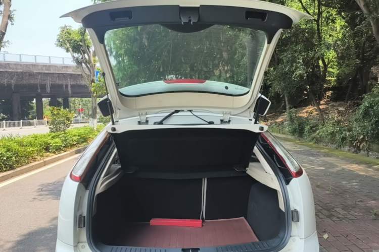 Used Ford Focus 2013 Hatchback Classic 1.8L Automatic Fashion Edition Trunk