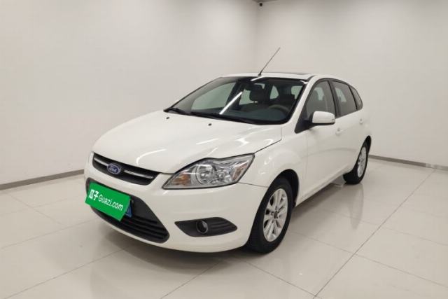 Ojetý Ford Focus 2013 Sedan Classic 1.8L Manual Base Model