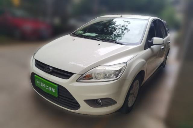Ojetý Ford Focus 2013 Sedan Classic 1.8L Manual Base Model