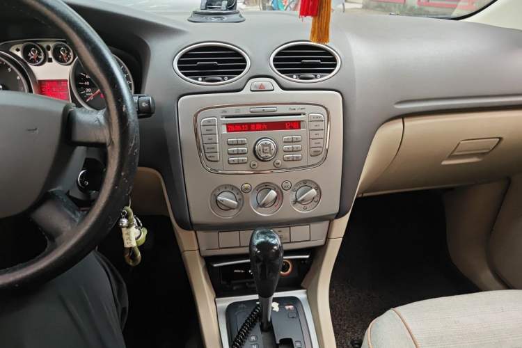 Used Ford Focus 2013 Hatchback Classic 1.8L Automatic Base Model Audio And AC Panel