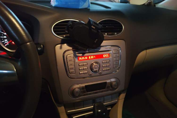 Used Ford Focus 2013 Hatchback Classic 1.8L Automatic Fashion Edition Audio And AC Panel