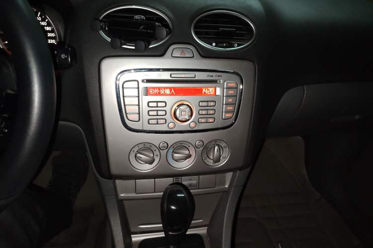 Used Ford Focus 2013 Hatchback Classic 1.8L Automatic Fashion Edition Audio And AC Panel