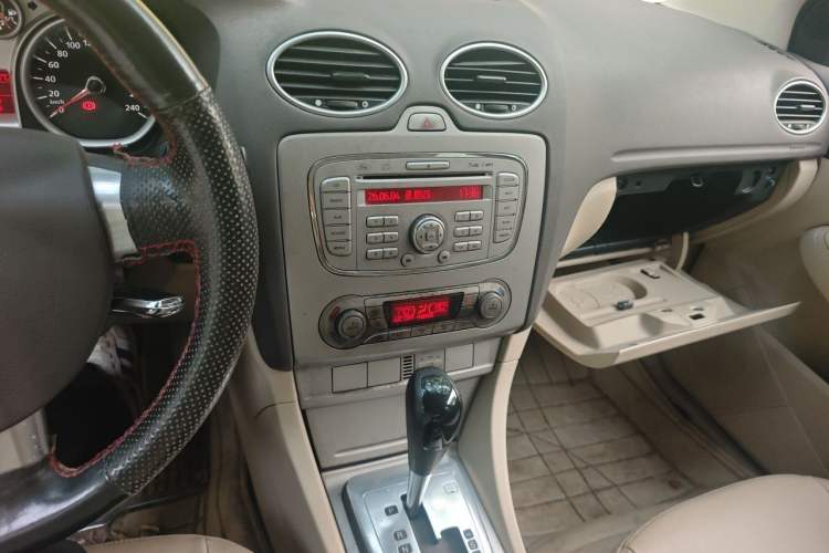 Used Ford Focus 2013 Hatchback Classic 1.8L Automatic Fashion Edition Audio And AC Panel