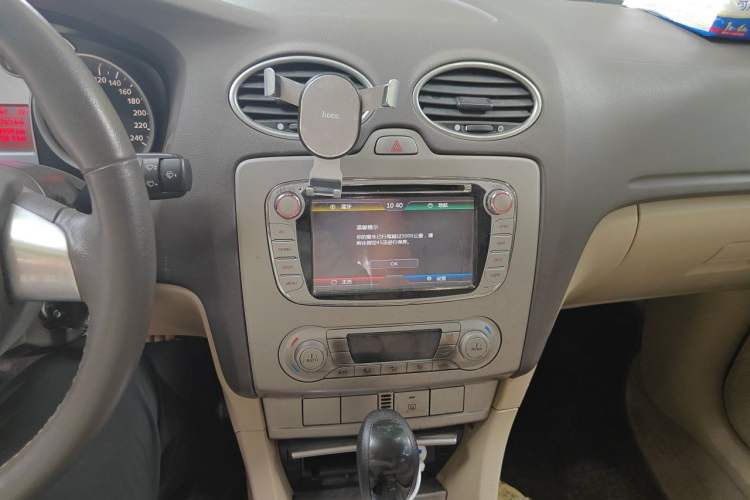 Used Ford Focus 2013 Hatchback Classic 1.8L Automatic Fashion Edition Audio And AC Panel