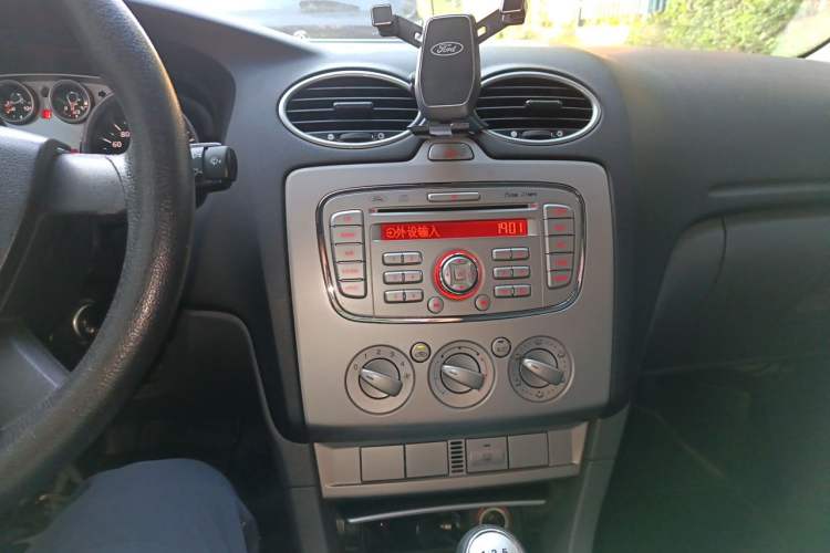 Used Ford Focus 2013 Hatchback Classic 1.8L Manual Base Model Audio And AC Panel