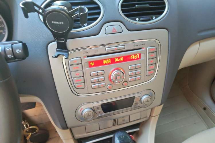 Used Ford Focus 2013 Hatchback Classic 1.8L Automatic Fashion Edition Audio And AC Panel