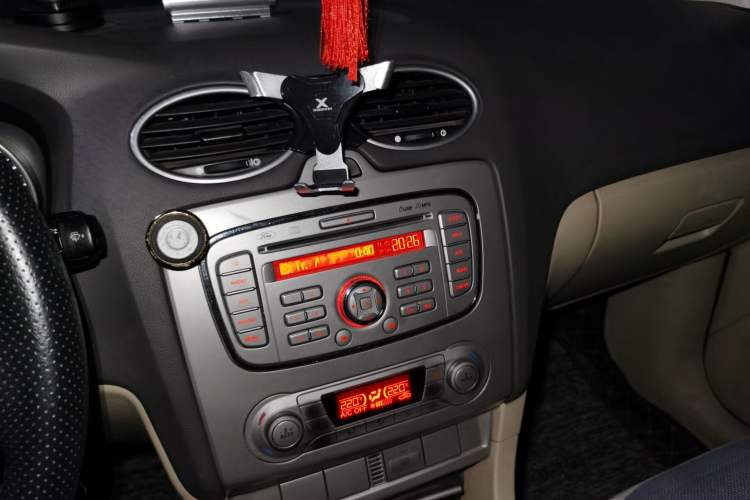 Used Ford Focus 2013 Hatchback Classic 1.8L Manual Fashion Edition Audio And AC Panel