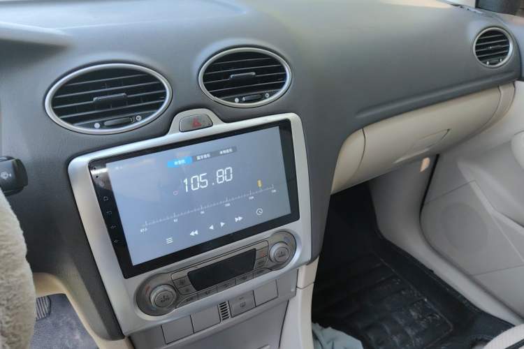 Used Ford Focus 2013 Hatchback Classic 1.8L Manual Fashion Edition Audio And AC Panel
