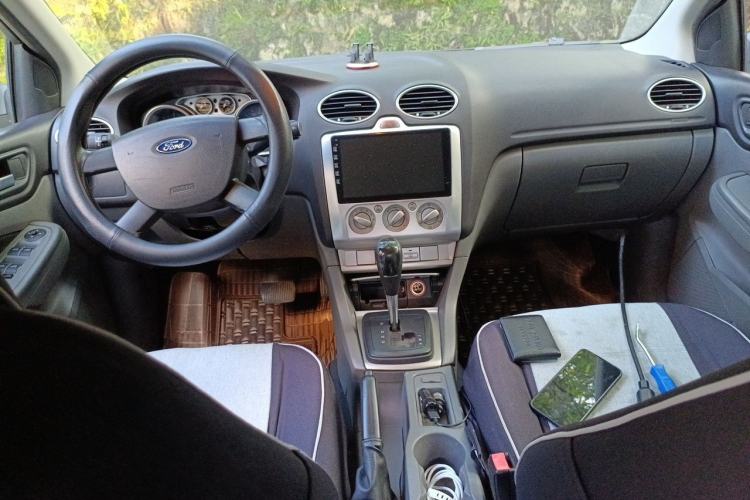 Used Ford Focus 2013 Hatchback Classic 1.8L Automatic Base Model Center Console