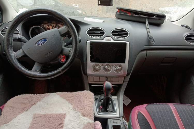 Used Ford Focus 2013 Hatchback Classic 1.8L Manual Base Model Center Console
