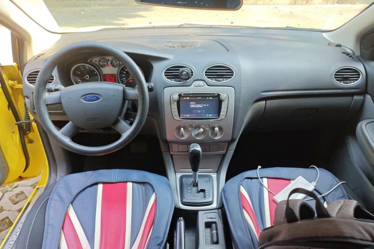 Used Ford Focus 2013 Hatchback Classic 1.8L Automatic Base Model Center Console