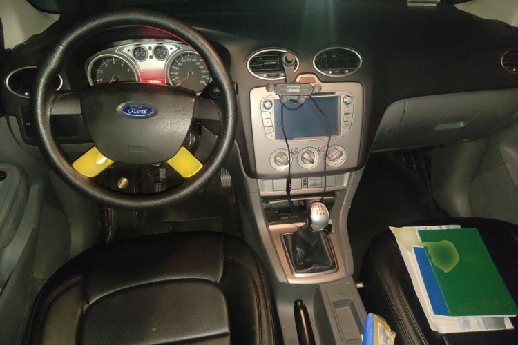 Used Ford Focus 2013 Hatchback Classic 1.8L Manual Base Model Center Console