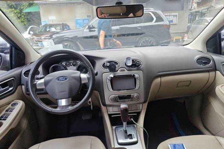 Used Ford Focus 2013 Hatchback Classic 1.8L Automatic Fashion Edition Center Console