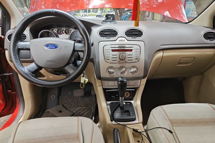 Used Ford Focus 2013 Hatchback Classic 1.8L Automatic Base Model Center Console