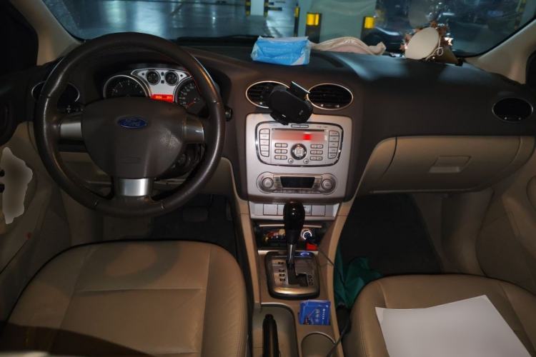 Used Ford Focus 2013 Hatchback Classic 1.8L Automatic Fashion Edition Center Console