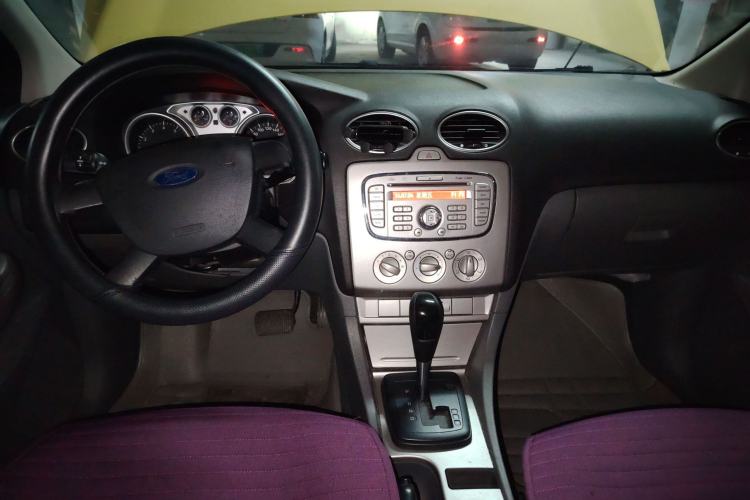 Used Ford Focus 2013 Hatchback Classic 1.8L Automatic Fashion Edition Center Console