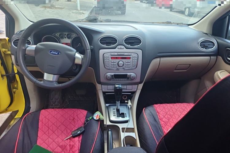 Used Ford Focus 2013 Hatchback Classic 1.8L Automatic Fashion Edition Center Console