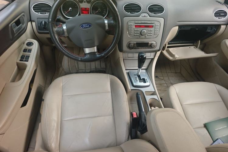 Used Ford Focus 2013 Hatchback Classic 1.8L Automatic Fashion Edition Center Console