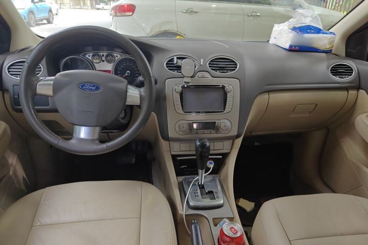 Used Ford Focus 2013 Hatchback Classic 1.8L Automatic Fashion Edition Center Console