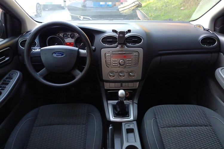 Used Ford Focus 2013 Hatchback Classic 1.8L Manual Base Model Center Console