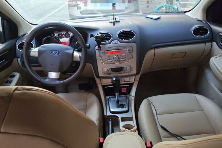 Used Ford Focus 2013 Hatchback Classic 1.8L Automatic Fashion Edition Center Console