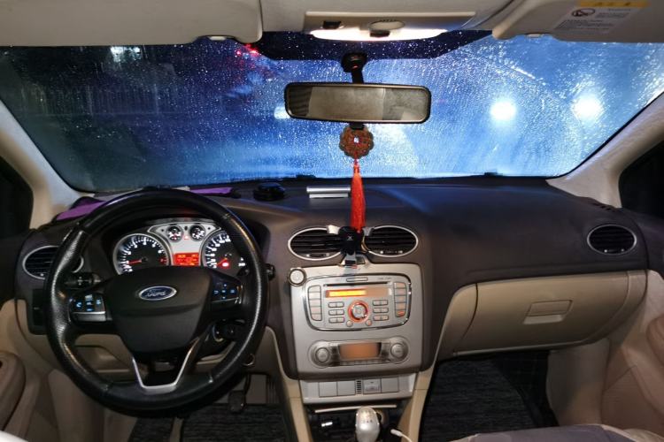 Used Ford Focus 2013 Hatchback Classic 1.8L Manual Fashion Edition Center Console