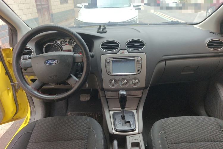 Used Ford Focus 2013 Hatchback Classic 1.8L Automatic Base Model Center Console