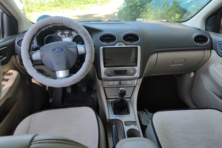 Used Ford Focus 2013 Hatchback Classic 1.8L Manual Fashion Edition Center Console