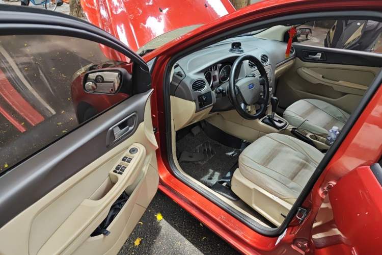 Used Ford Focus 2013 Hatchback Classic 1.8L Automatic Base Model Driver Seat