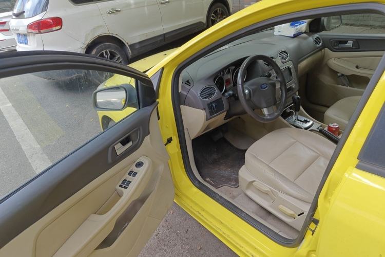 Used Ford Focus 2013 Hatchback Classic 1.8L Automatic Fashion Edition Driver Seat