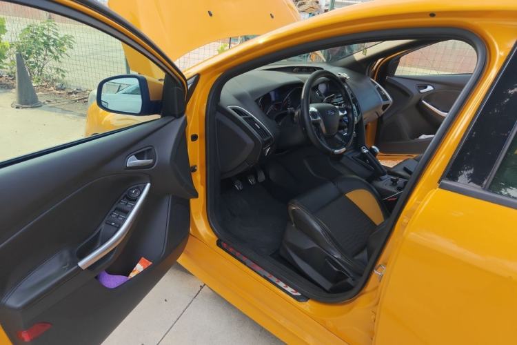 Used Ford Focus 2013 2.0T ST Orange Edition Driver Seat
