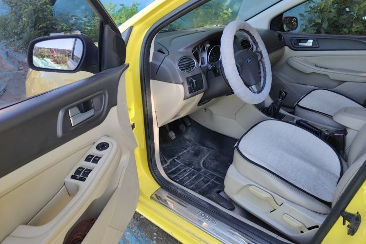 Used Ford Focus 2013 Hatchback Classic 1.8L Manual Fashion Edition Driver Seat